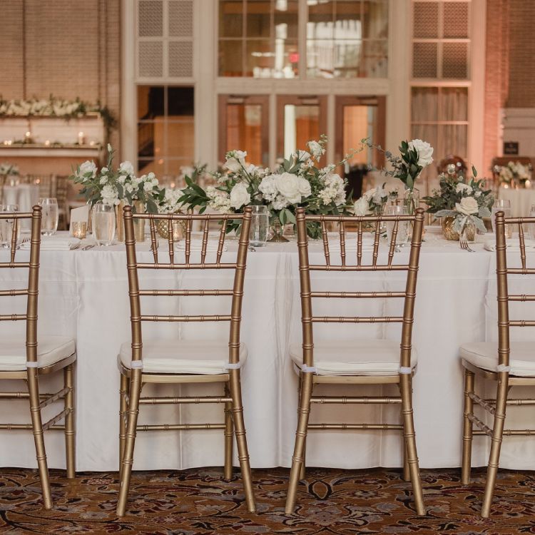Elegant Golden Chiavari Chairs with Cushion for Wedding